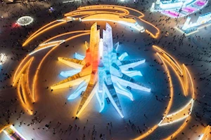 Artistas de varios países realizan impresionantes esculturas de hielo durante el tradicional concurso que se realiza en Harbin, China