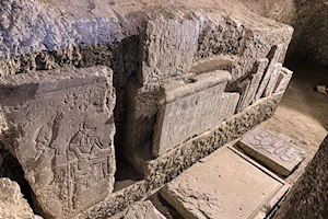 Arqueólogos en Egipto desenterraron antiguas piezas cerca de la ciudad de Luxor, incluidas partes de un templo de hace 3.500 años