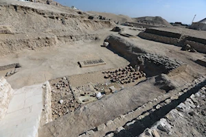 Arqueólogos en Egipto desenterraron antiguas piezas cerca de la ciudad de Luxor, incluidas partes de un templo de hace 3.500 años